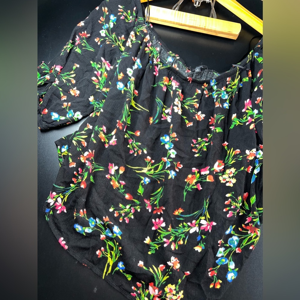 Ambiance Off Shoulder Floral Print Crop Top Size 3XL EUC